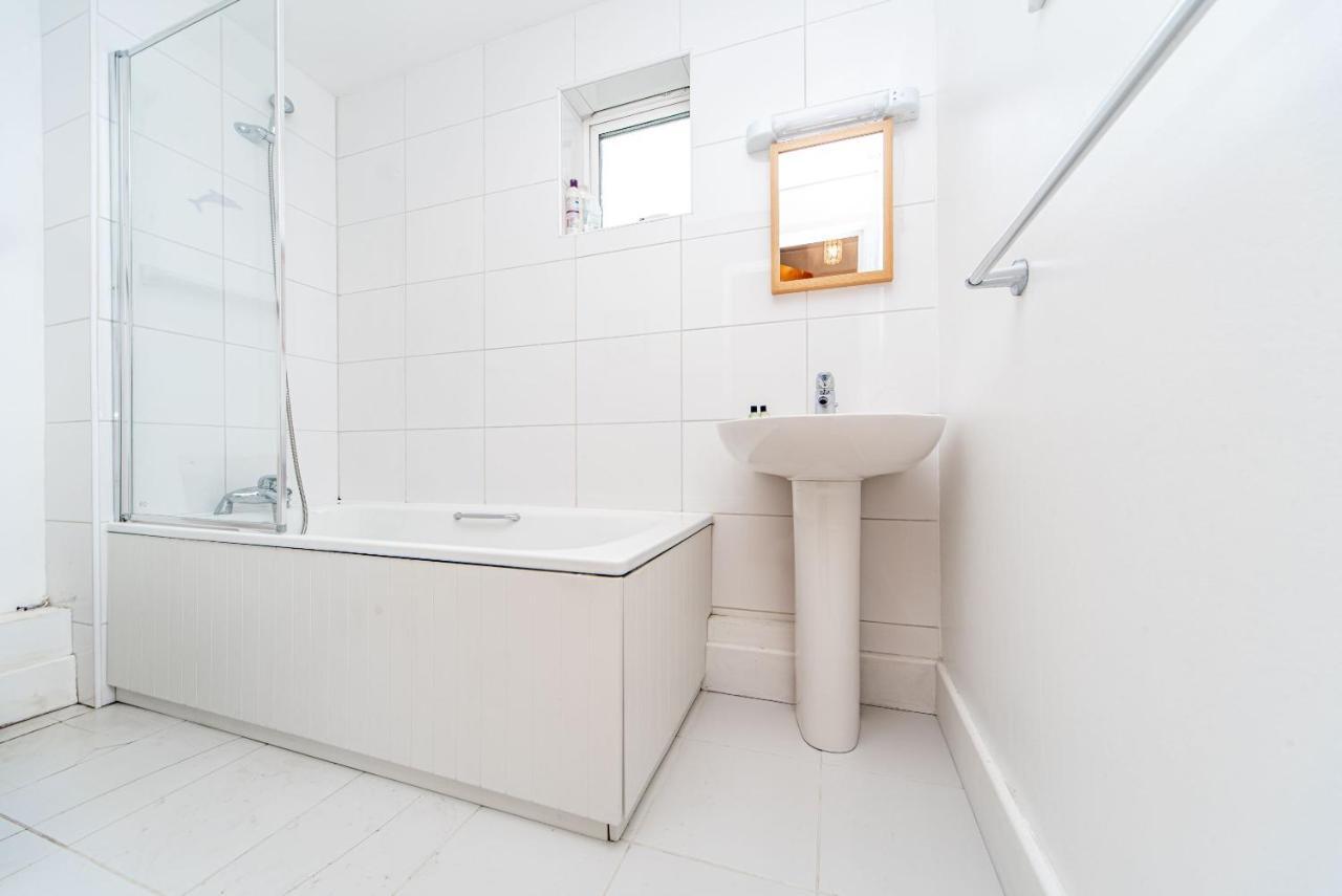 Pass The Keys Delightful Apartment Close To River In Se16 Londra Exterior foto
