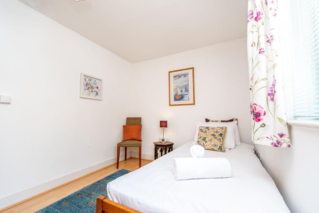 Pass The Keys Delightful Apartment Close To River In Se16 Londra Exterior foto